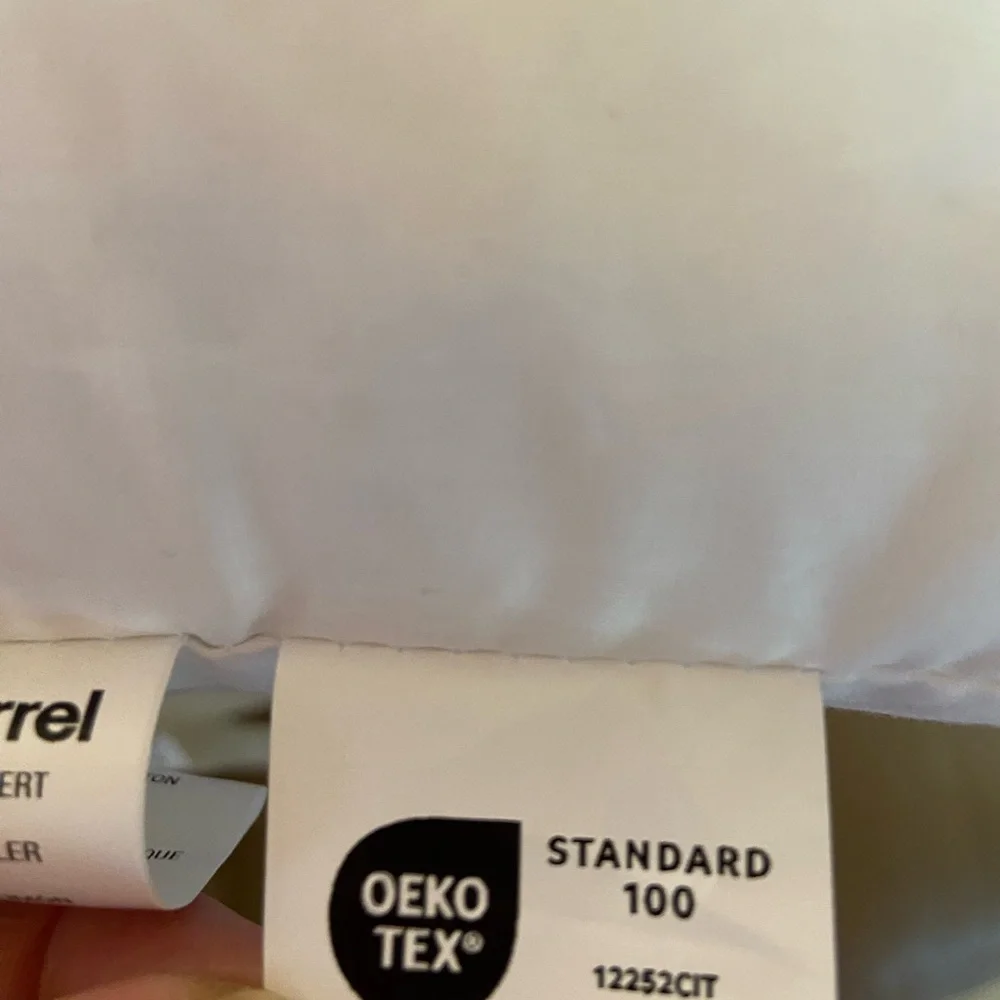 Crate & Barrel Feather Down Pillow Insert 21x14 new